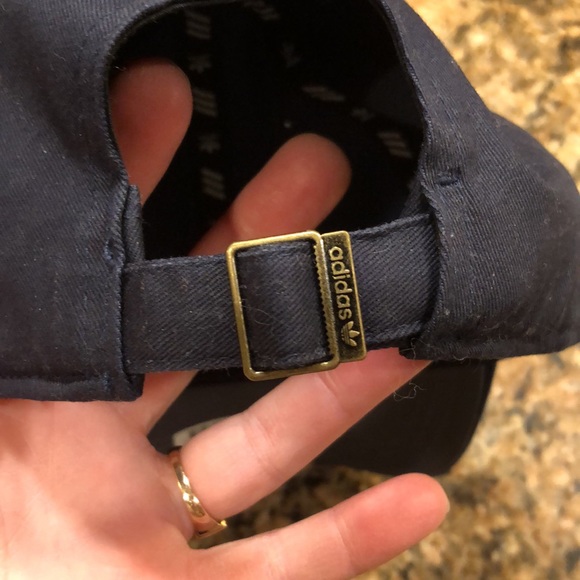 Men’s adidas hat - Picture 10 of 10